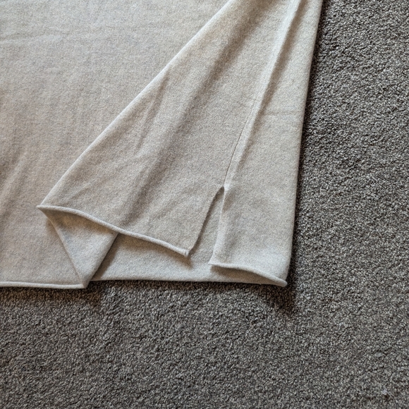 Lord & Taylor 100% Cashmere Sweater - Picture 4 of 5